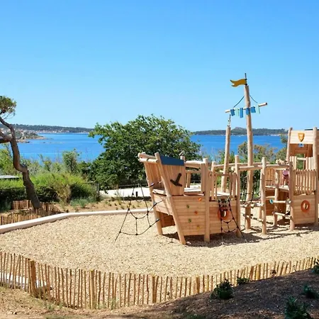 Apartment T2 Avec Wi-fi, Parking Prive, Piscine Et Tennis A 200m Des Plages Et Commerces - Fr-1-316-259 *